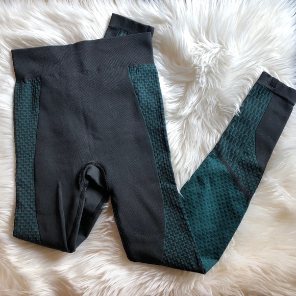 lululemon about that base tight